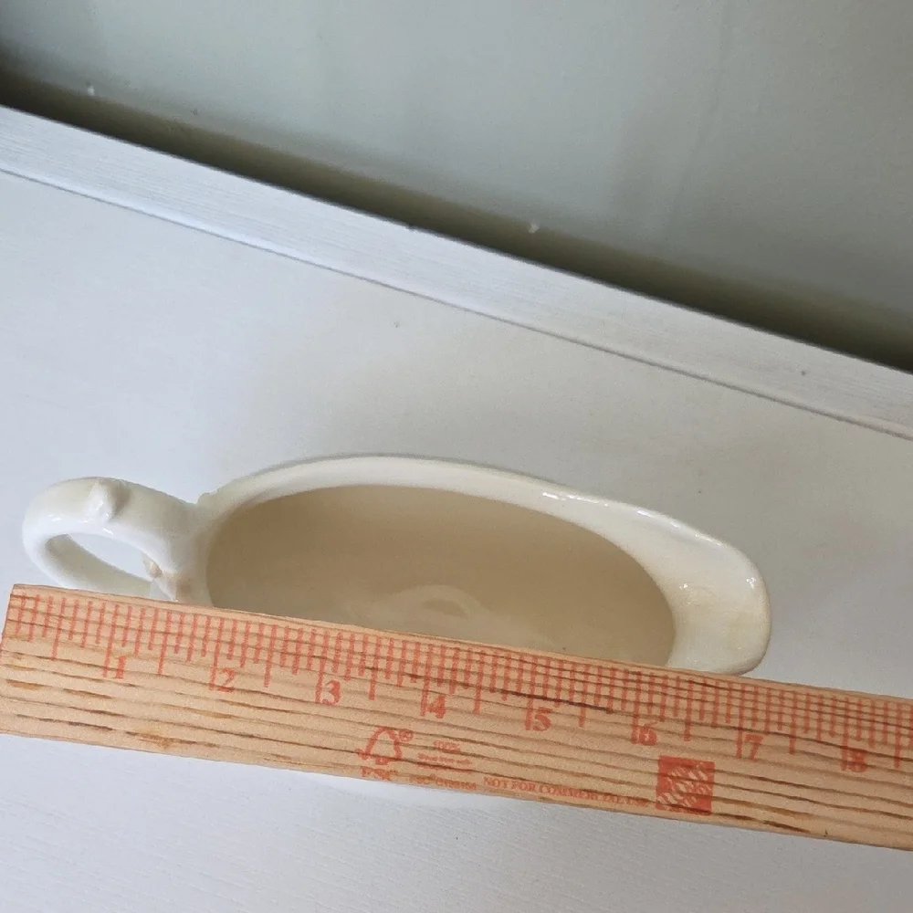 1940's Homer Laughlin Nautilus footed gravy boat or creamer featuring a floral
